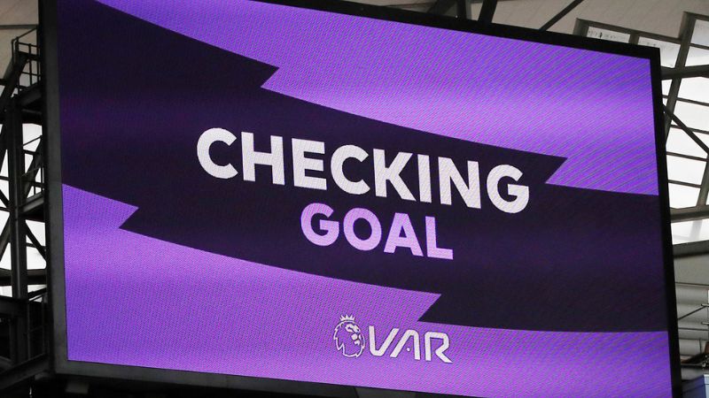VAR góp phần quan trọng như thế nào trong bóng đá?