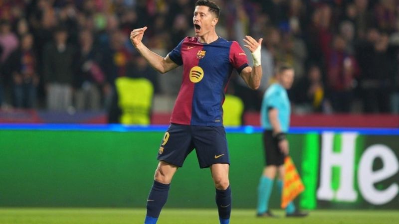 Tiền đạo xuất sắc Robert Lewandowski
