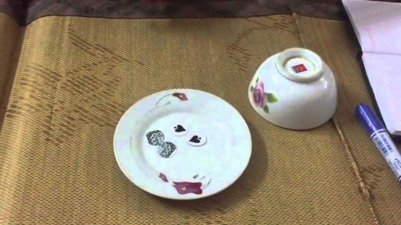 Những thủ thuật đánh lừa người chơi trong xóc đĩa bịp không cần đồ